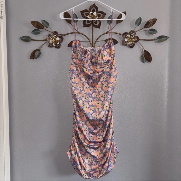 Princess Polly Dresses & Skirts - Princess Polly Womens Size 12 Catarina Purple Pink Floral Ruched Dress